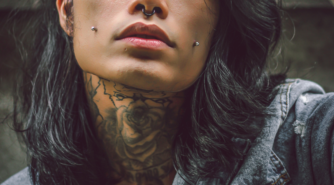 Tendances actuelles: Piercings & Tatouages