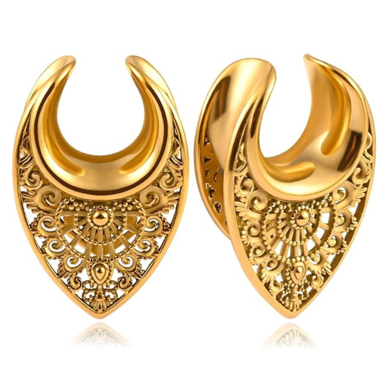 Plugs d'oreilles design baroque en or.