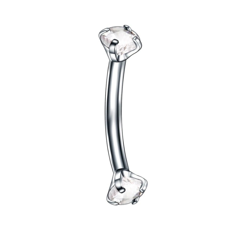 Piercing arcade en titane avec zircons, éclat discret mais marquant.