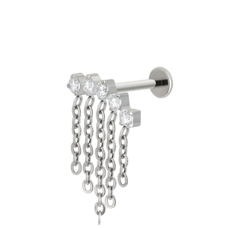 Piercing stud oreille pluie de zircons en titane, brillance raffinée.