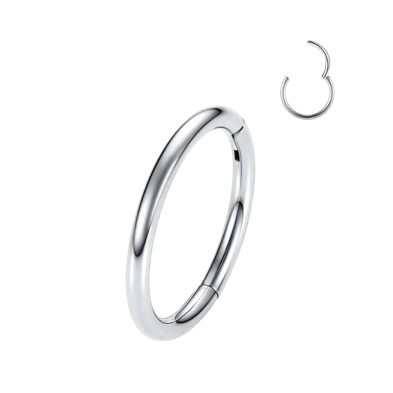 Piercing oreille anneau titane classique, disponible en plusieurs coloris.