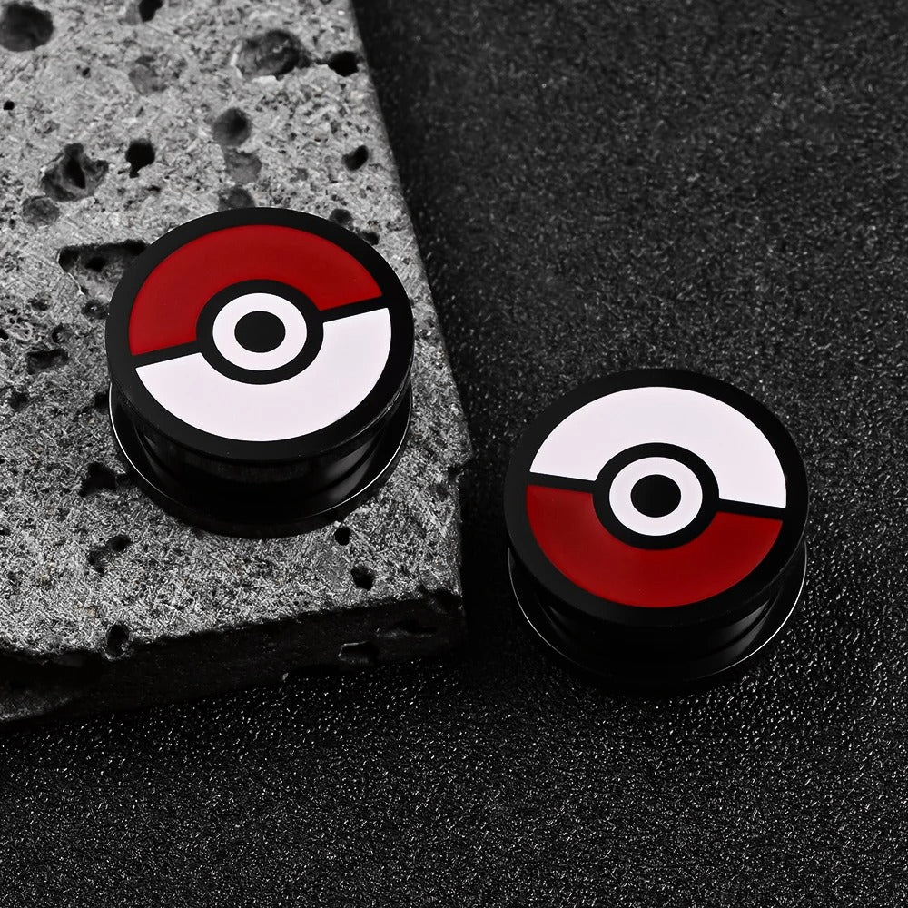 Design de Pokéball pour écarteur d'oreille, rouge, blanc et noir.