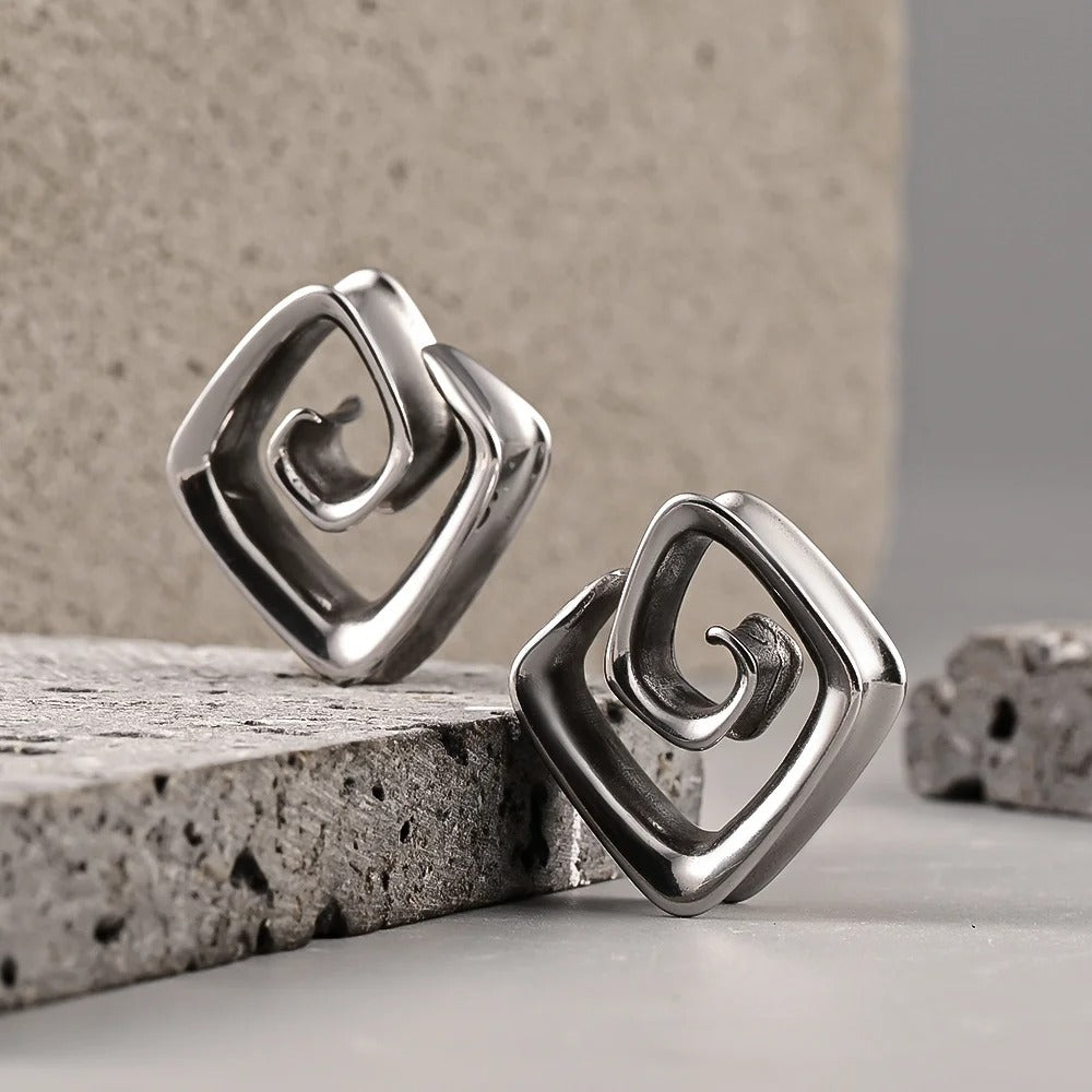 Plugs d'oreilles disponibles en argent, or et noir.