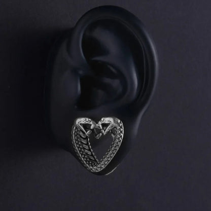 Plugs d'oreilles avec motif de serpents entrelacés, montrant les détails fins et le design captivant.