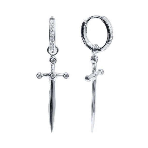 Bijou boucles d'oreilles épée design en argent.