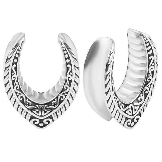 Plugs d'oreilles tribal moderne en argent.