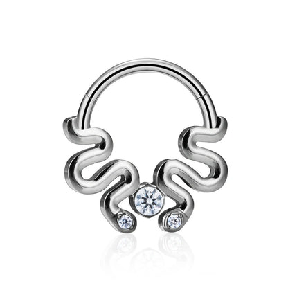 Piercing de nez argent avec serpents entrelacés pour une allure mythique