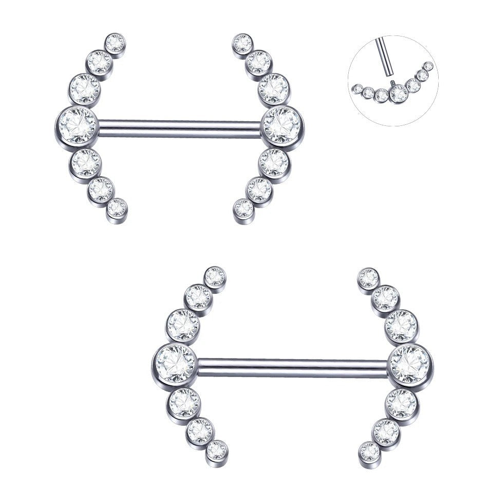 Piercing téton titane avec sept zircons, luxe et éclat à chaque mouvement