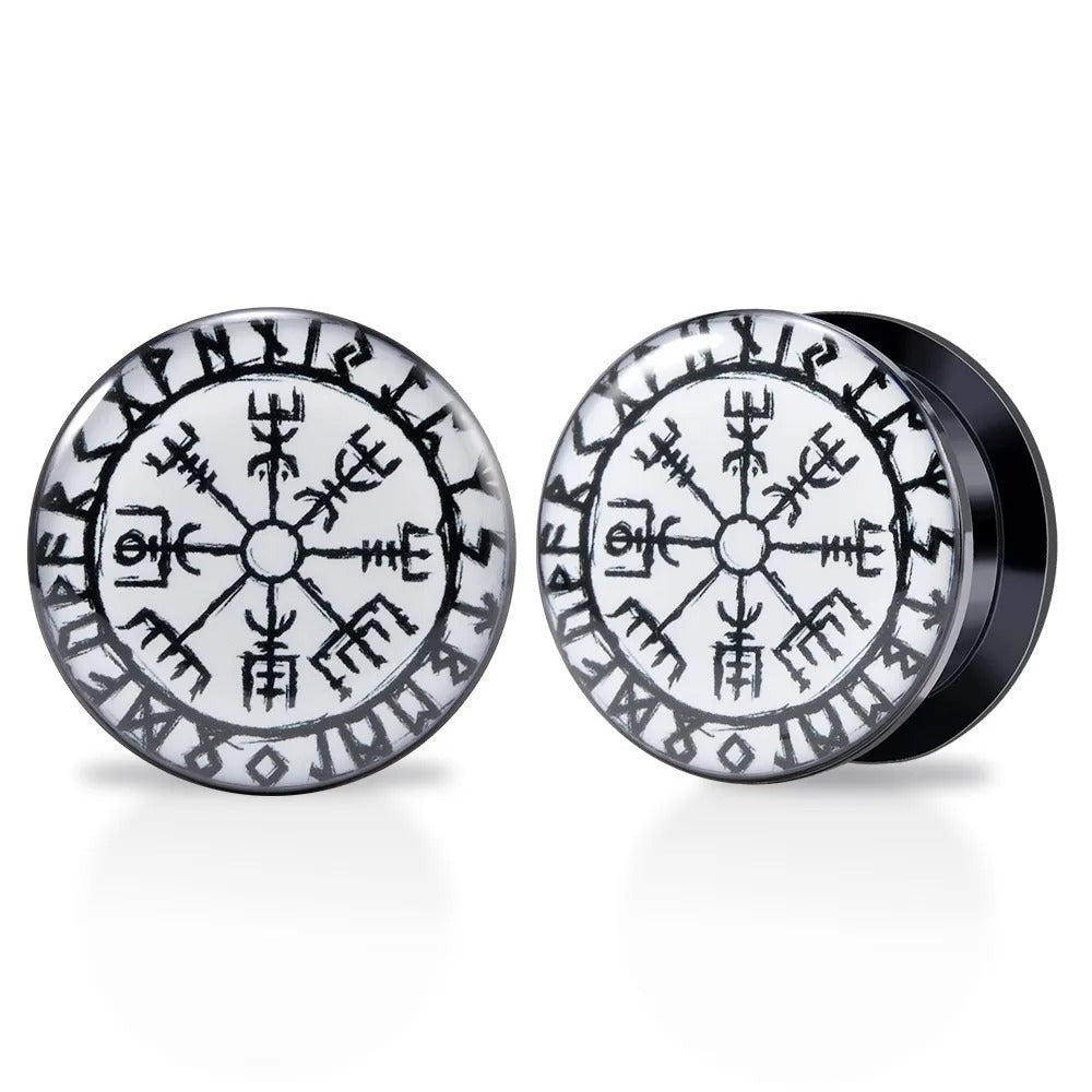 Plugs écarteurs d'oreilles avec runes nordiques noires et blanches.